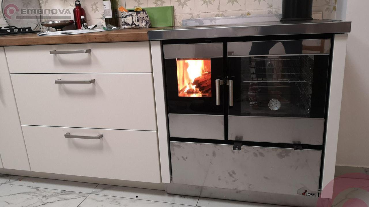 Vgradni štedilnik na drva Cadel Kook 80 v beli barvi