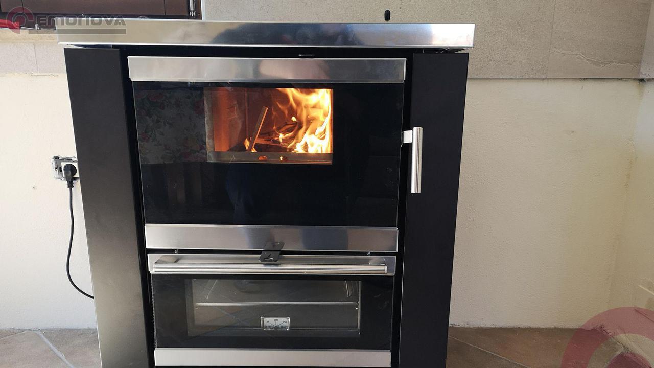 Štedilnik na drva Cadel Kook 60 v prenovljeni kuhinji
